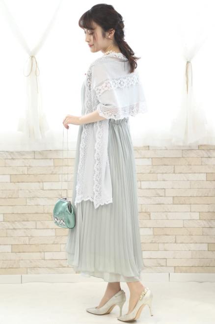 グレーのアシンメトリープリーツドレス