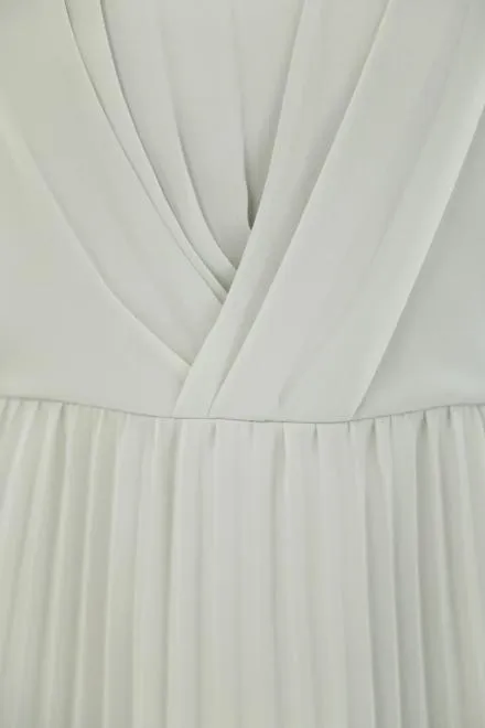 グレーのアシンメトリープリーツドレス