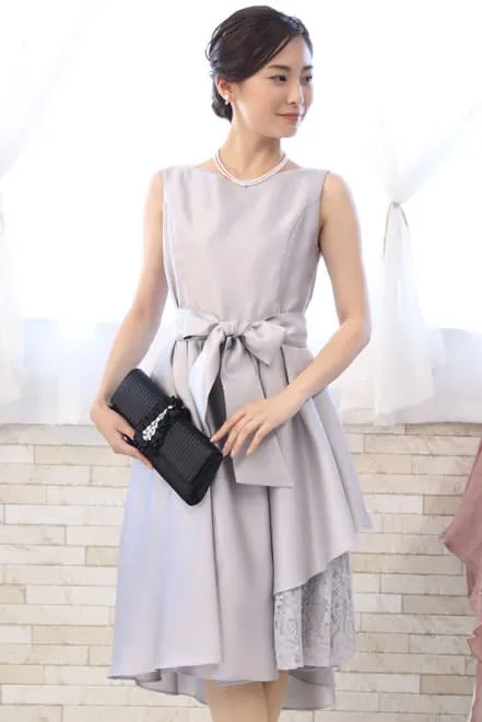 シルバーのポイントレースウエストリボン付きドレス