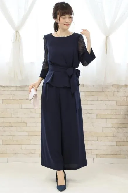ネイビーのレース袖付きワイドパンツドレス