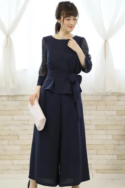 ネイビーのレース袖付きワイドパンツドレス