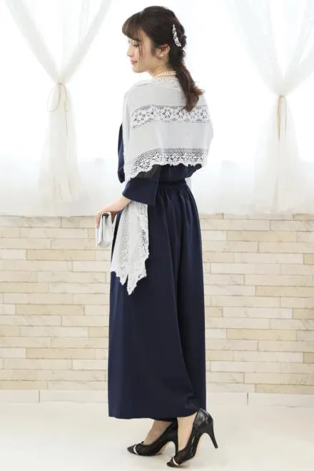 ネイビーのレース袖付きワイドパンツドレス