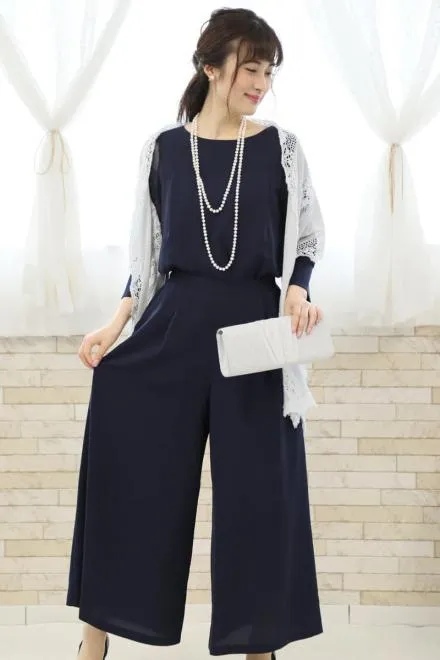 ネイビーのレース袖付きワイドパンツドレス