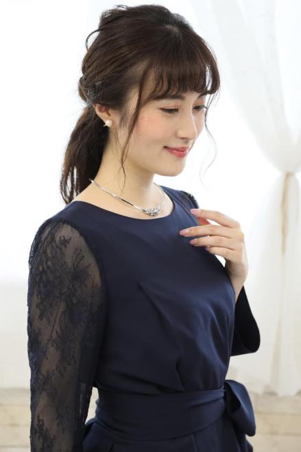 ネイビーのレース袖付きワイドパンツドレス