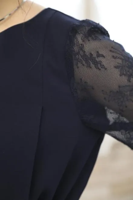 ネイビーのレース袖付きワイドパンツドレス