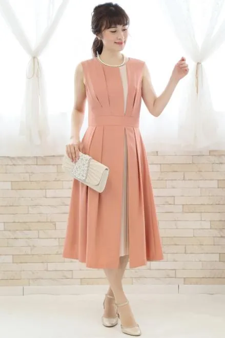 サーモンピンクのタック入り配色切替えドレス
