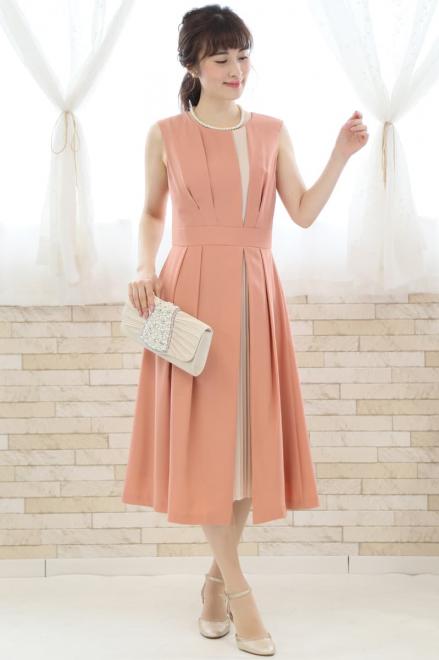 サーモンピンクのタック入り配色切替えドレス