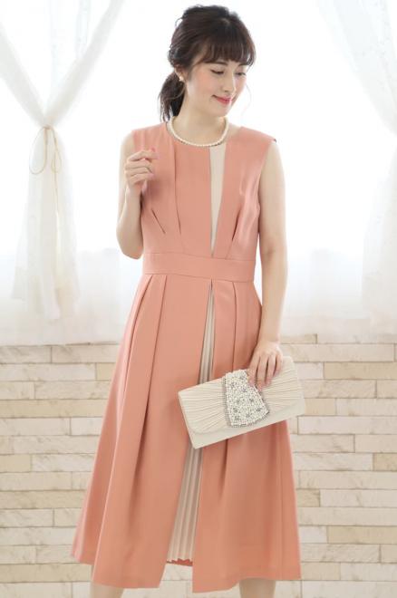 サーモンピンクのタック入り配色切替えドレス