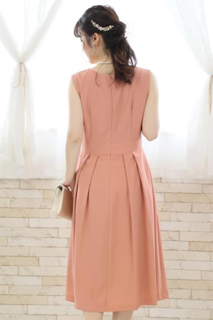 サーモンピンクのタック入り配色切替えドレス