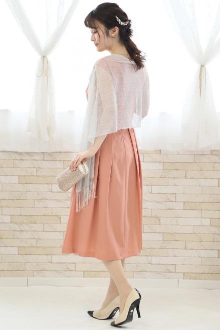 サーモンピンクのタック入り配色切替えドレス