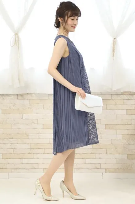 ブルーの総レースプリーツドレス