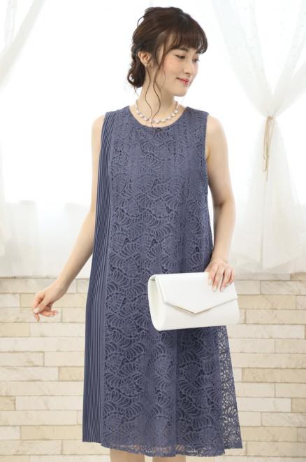 ブルーの総レースプリーツドレス