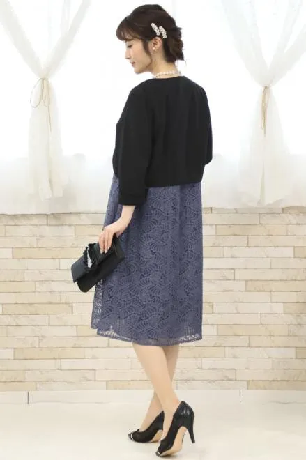 ブルーの総レースプリーツドレス