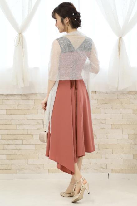 コーラルピンクのデコルテ刺繍アシンメトリードレス