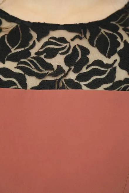 コーラルピンクのデコルテ刺繍アシンメトリードレス