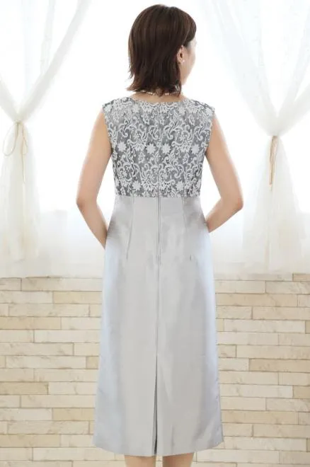 シルバーの刺繍入りシャンタンIラインドレス