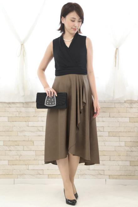 ブラック×ブラウンのバイカラーカシュクールドレス