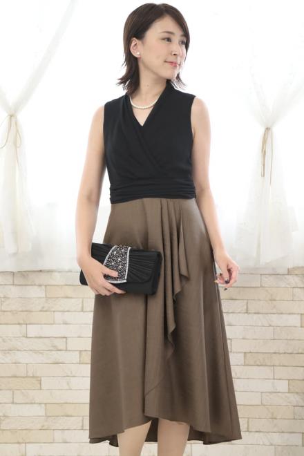 ブラック×ブラウンのバイカラーカシュクールドレス