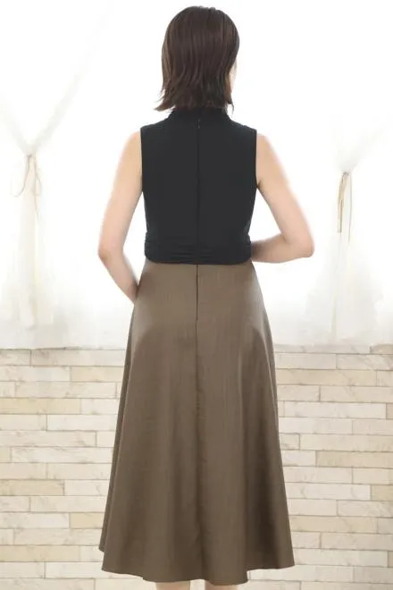 ブラック×ブラウンのバイカラーカシュクールドレス