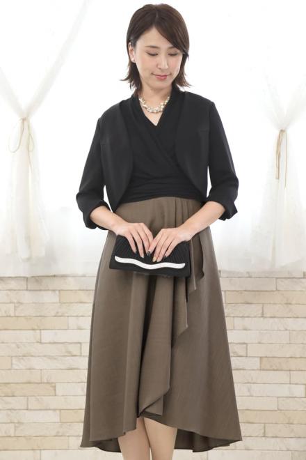 ブラック×ブラウンのバイカラーカシュクールドレス