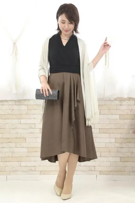 ブラック×ブラウンのバイカラーカシュクールドレス