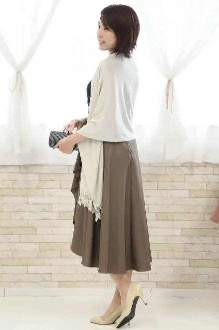 ブラック×ブラウンのバイカラーカシュクールドレス