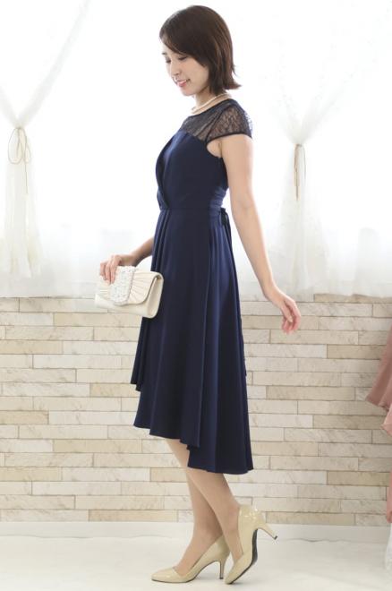 ネイビーの胸元レース切替えフィッシュテールドレス
