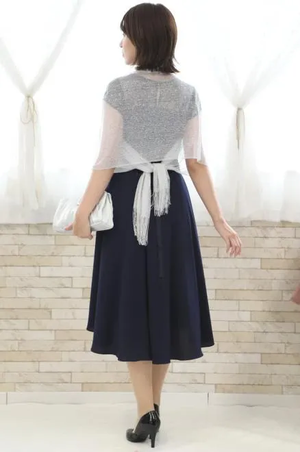 ネイビーの胸元レース切替えフィッシュテールドレス