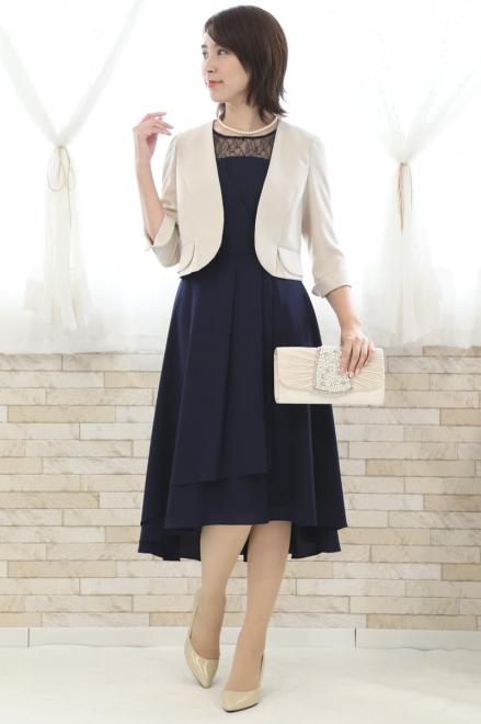 ネイビーの胸元レース切替えフィッシュテールドレス