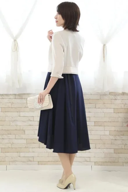 ネイビーの胸元レース切替えフィッシュテールドレス