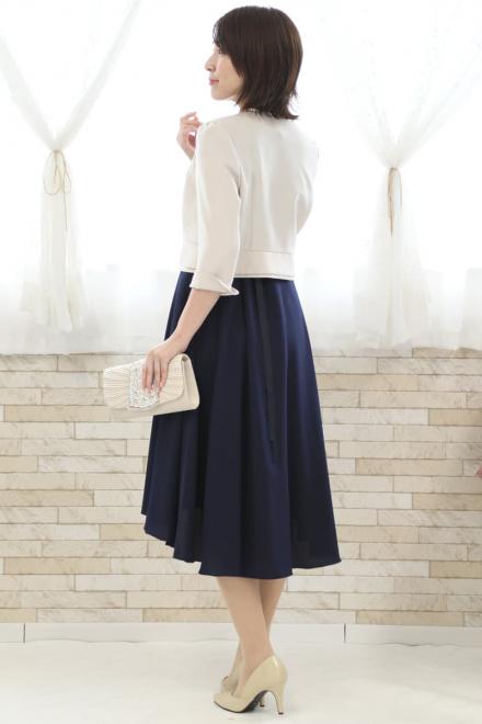 ネイビーの胸元レース切替えフィッシュテールドレス