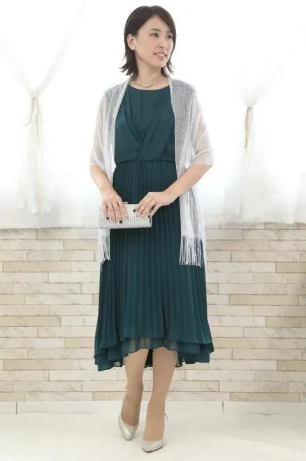 ブルーグリーンのアシンメトリープリーツドレス