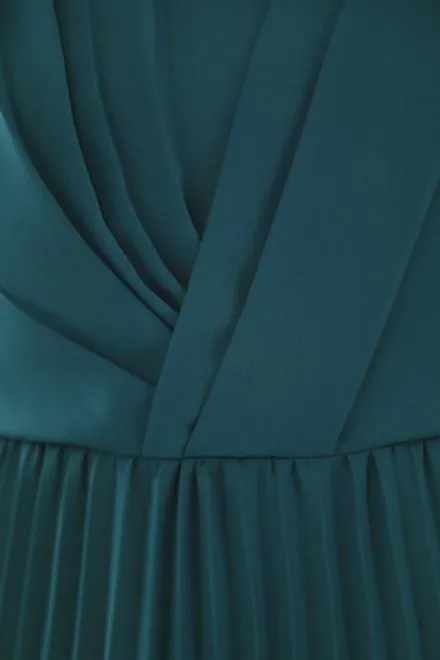 ブルーグリーンのアシンメトリープリーツドレス