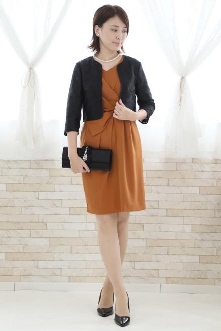 ブラウンのひざ丈Iラインドレス