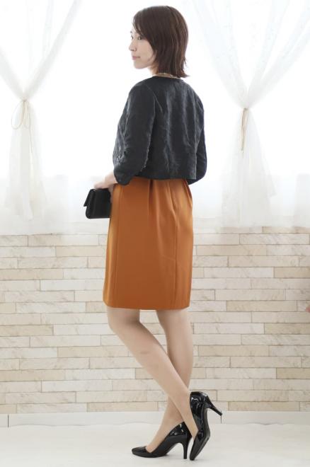 ブラウンのひざ丈Iラインドレス