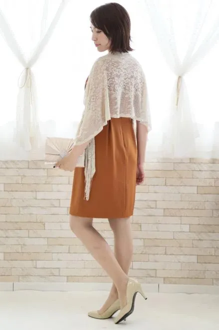 ブラウンのひざ丈Iラインドレス