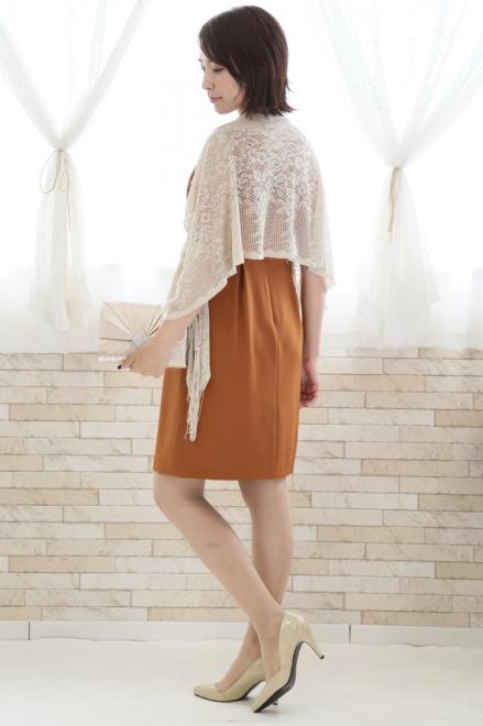 ブラウンのひざ丈Iラインドレス