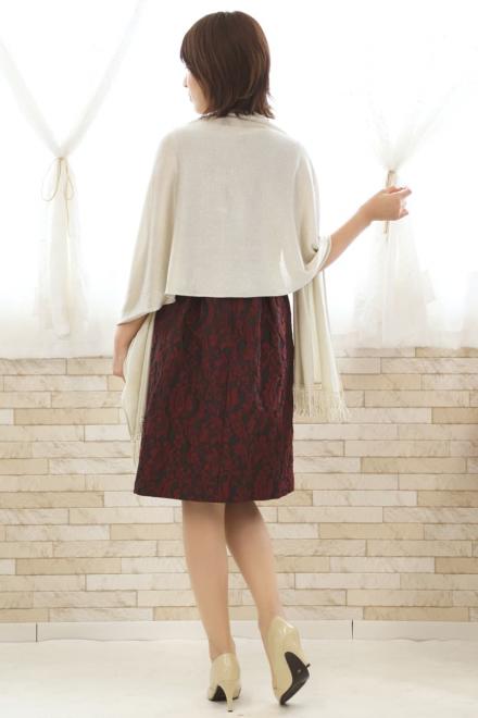 ワインレッドの花模様ノースリーブドレス