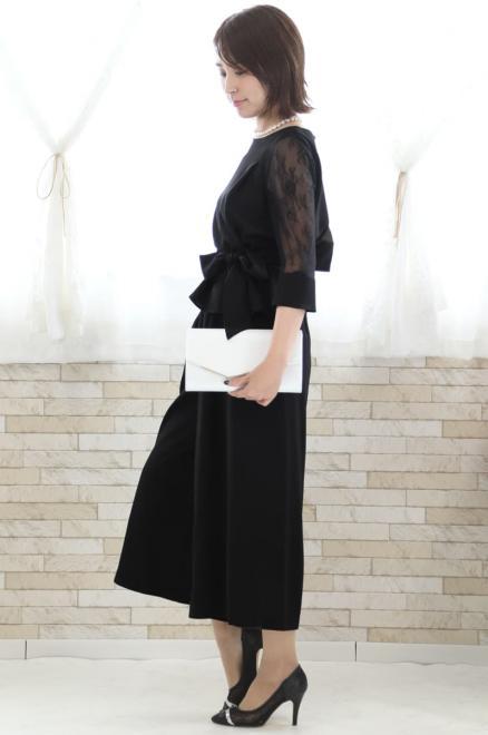 ブラックのレース袖付きワイドパンツドレス