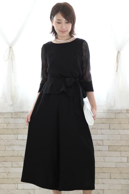 ブラックのレース袖付きワイドパンツドレス