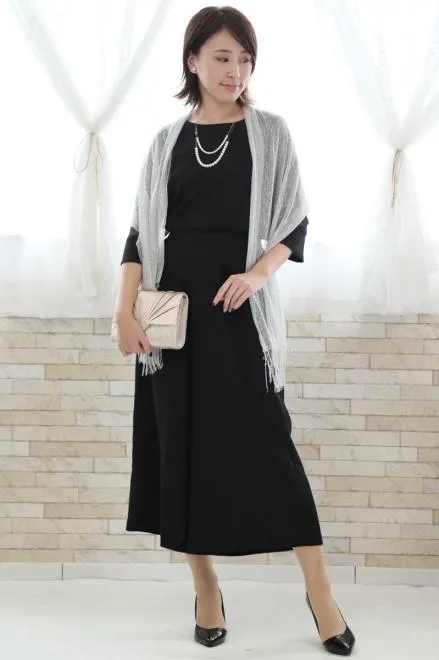 ブラックのレース袖付きワイドパンツドレス