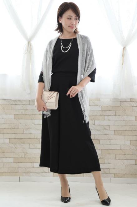 ブラックのレース袖付きワイドパンツドレス