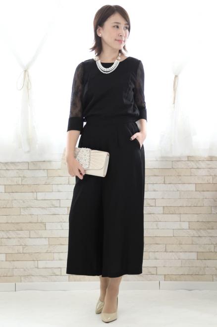 ブラックのレース袖付きワイドパンツドレス