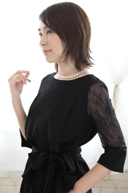 ブラックのレース袖付きワイドパンツドレス