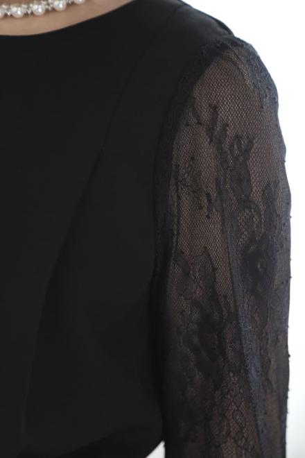 ブラックのレース袖付きワイドパンツドレス