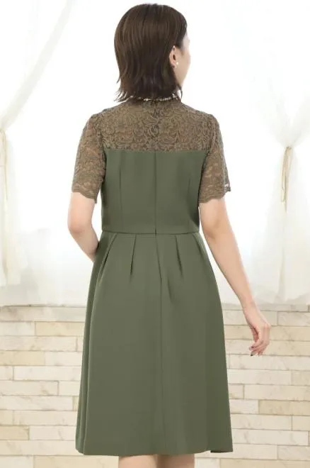 モスグリーンのハイネックデコルテレースドレス