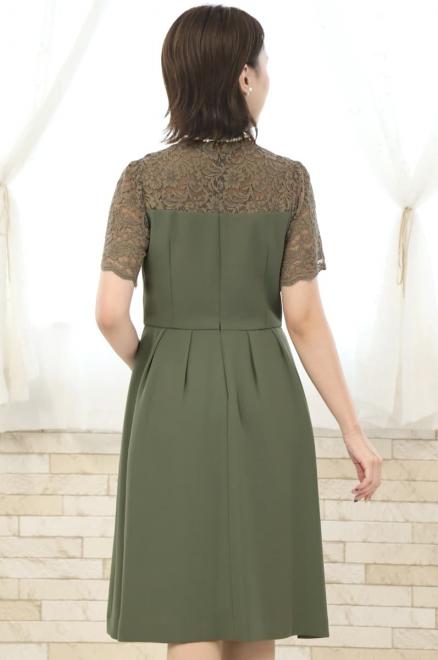 モスグリーンのハイネックデコルテレースドレス