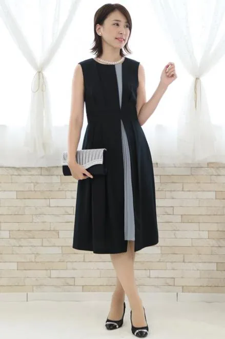 ネイビーのタック入り配色切替えドレス