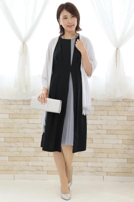 ネイビーのタック入り配色切替えドレス