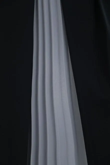 ネイビーのタック入り配色切替えドレス